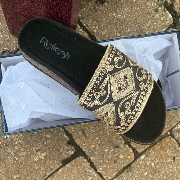 Refresh Shoes - 🕶 Black Embroidered Slide Refresh Shoes - 🕶 Black Embroidered Slide